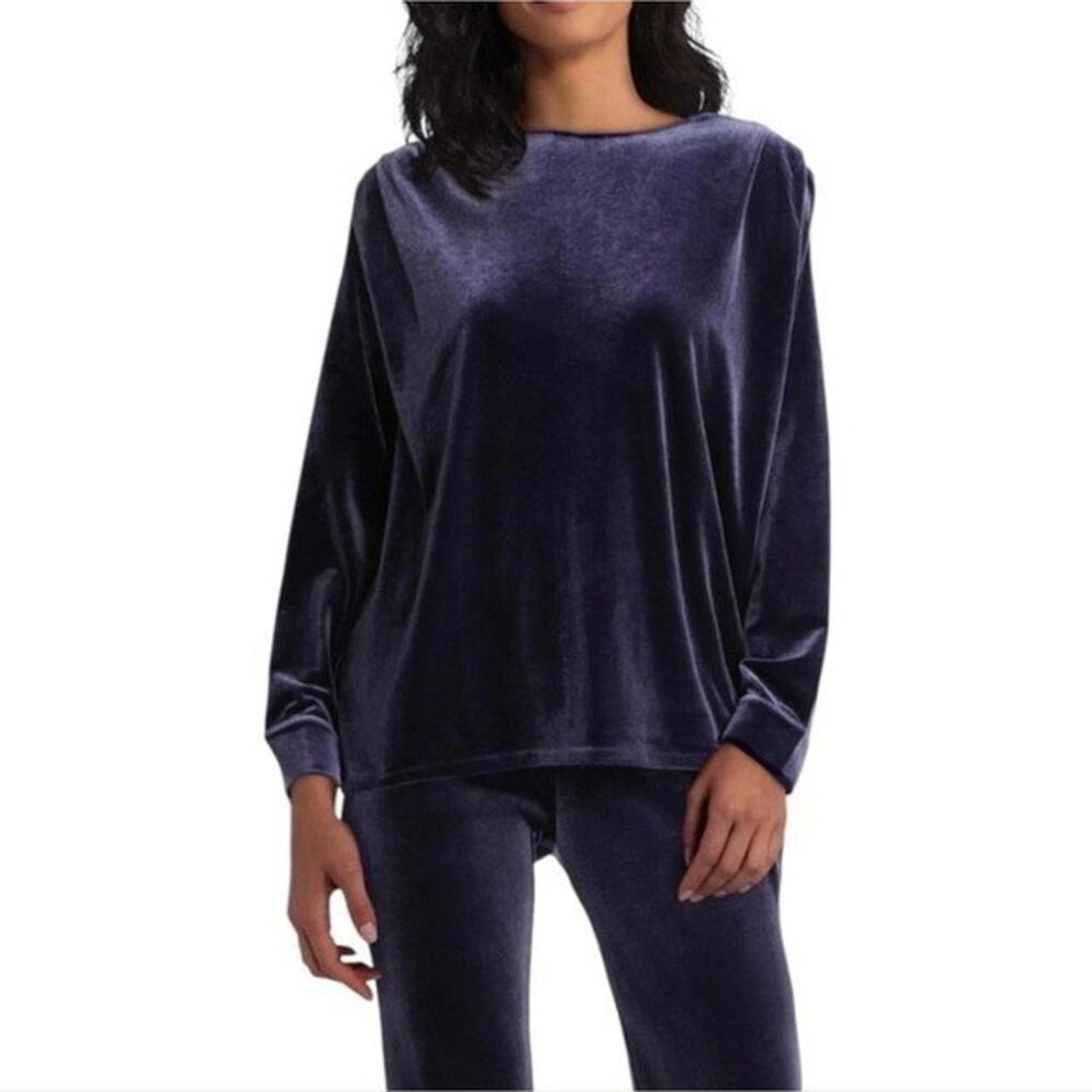 Halston Navy Blue Velvet Pleated Shoulder Blouse XXL Long Sleeve Keyhole Back